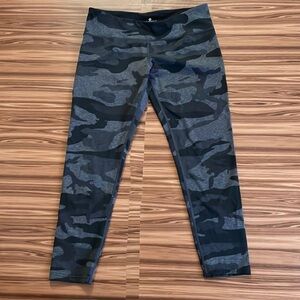 TUFF Athletics Camo Leggings Size Large